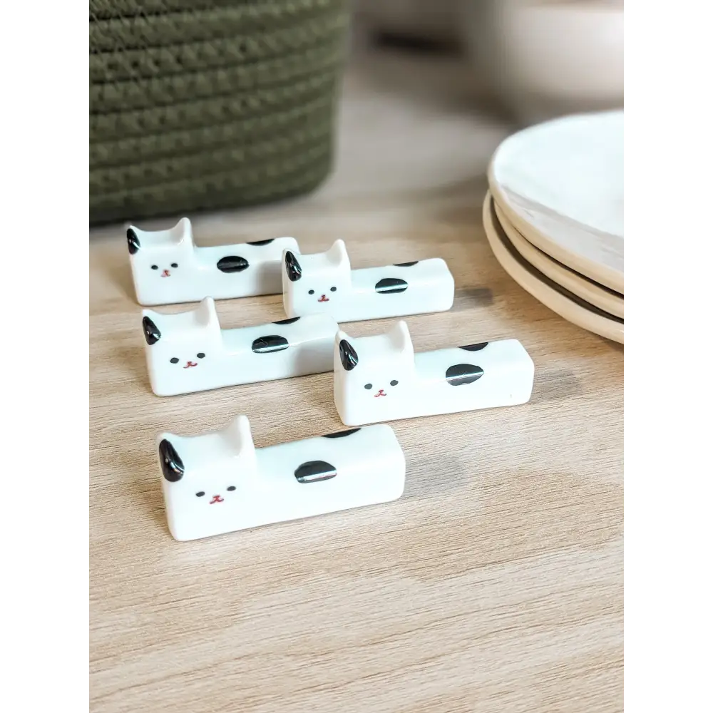 Super Delivery Arita Ware Cat Chopstick Rest