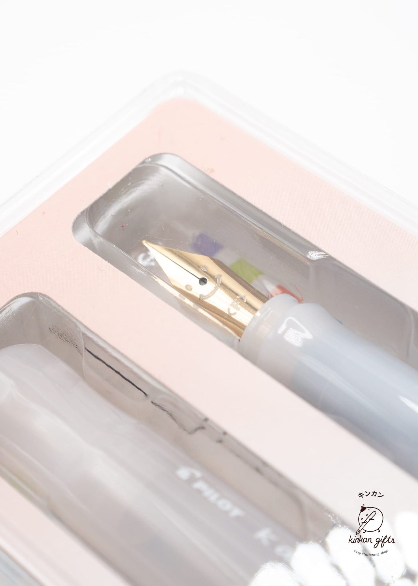 JPT White / Medium Kakuno Fountain Pen Madoromi Gold Nib