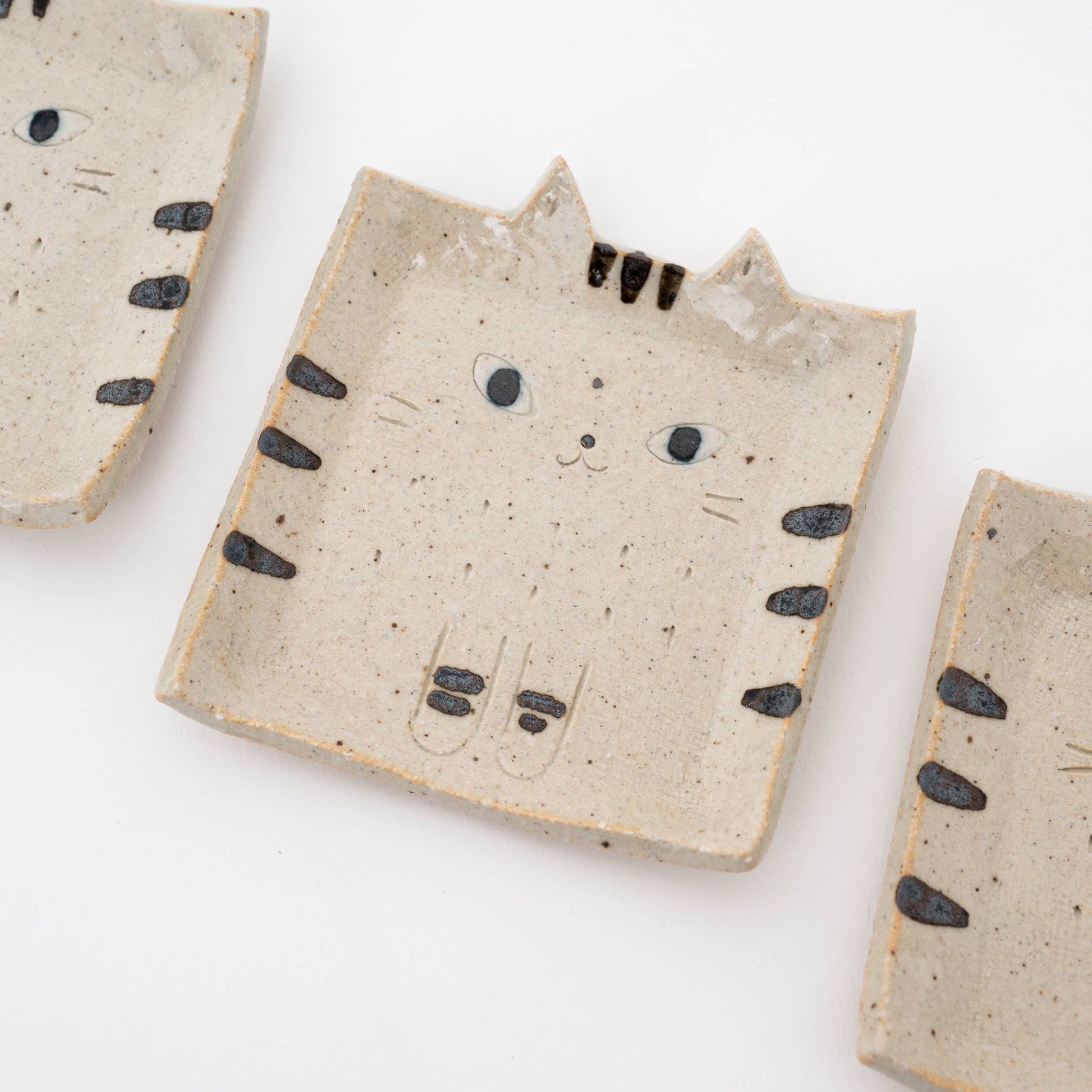 U PLUS INC Handmade Cat Square Plate Set of 3 - Beige